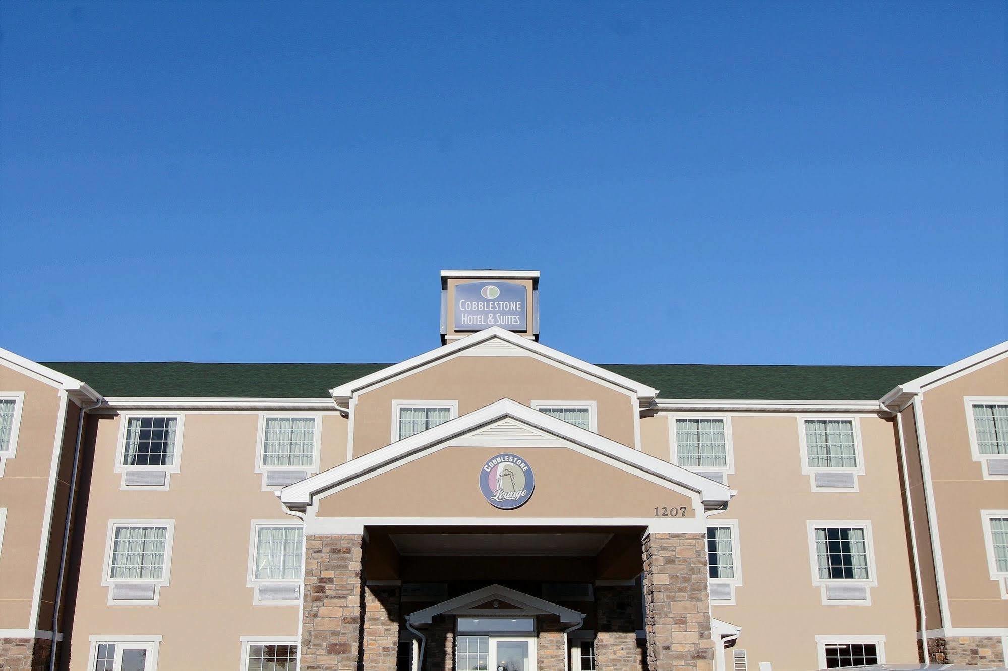 Cobblestone Hotel & Suites - Beulah Exterior photo